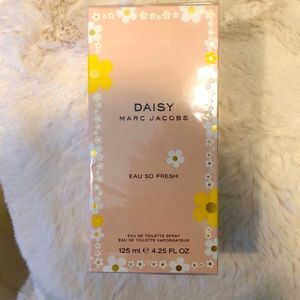 New! Marc Jacobs Daisy Eau So Fresh, huge!